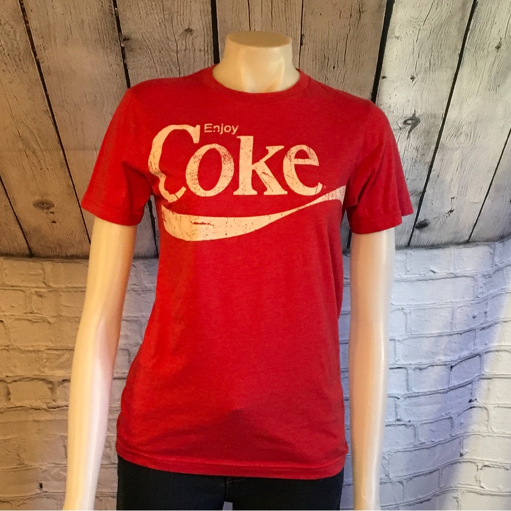 Unisex Coca-Cola T-shirt 50/50 blend like new size S